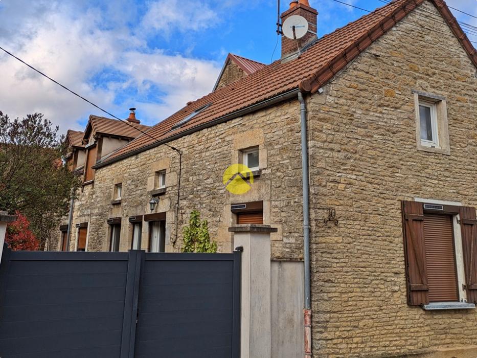 MAISON AVEC DÉPENDANCES