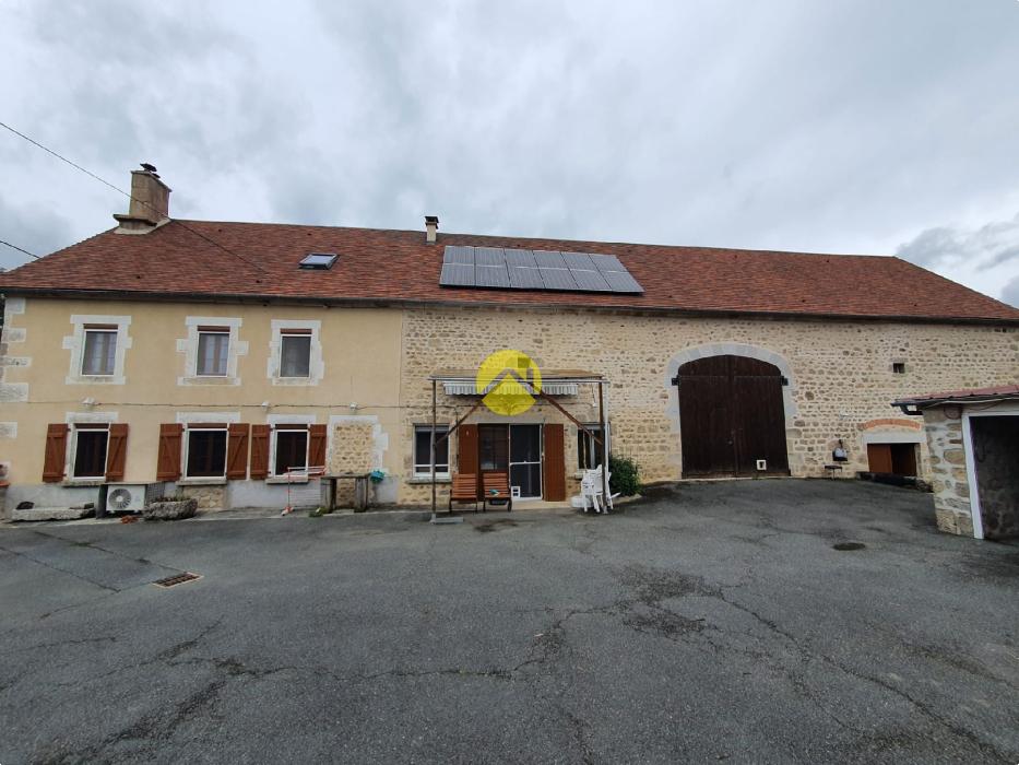 MAISON avec 12000m²   