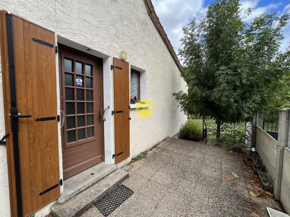 Maison avec jardin et grange 