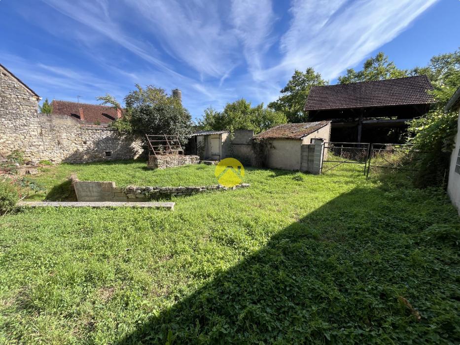 Maison avec jardin et grange 