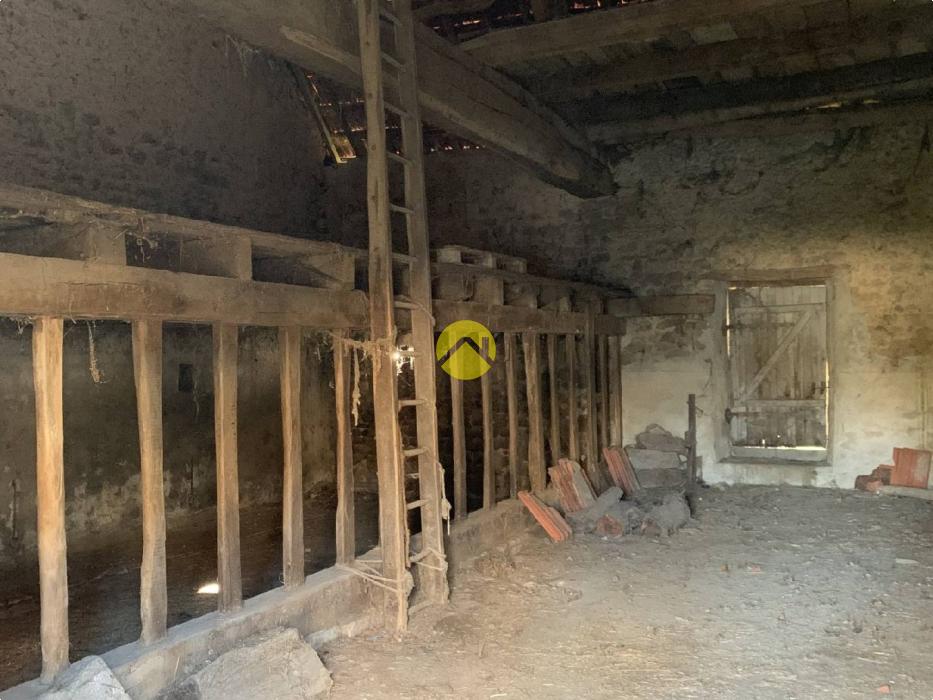 1 maison et 2 granges 