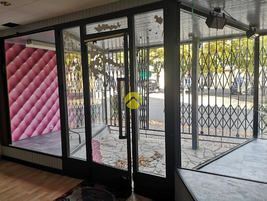 Immeuble avec boutique