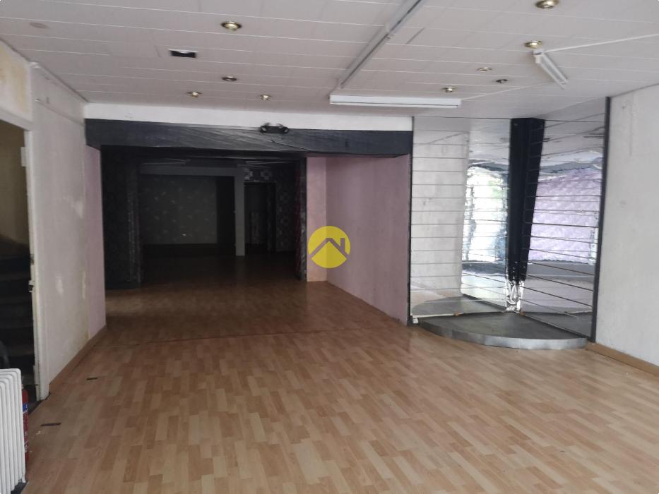 Immeuble avec boutique