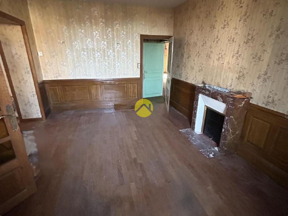 Maison proche du village et terrain