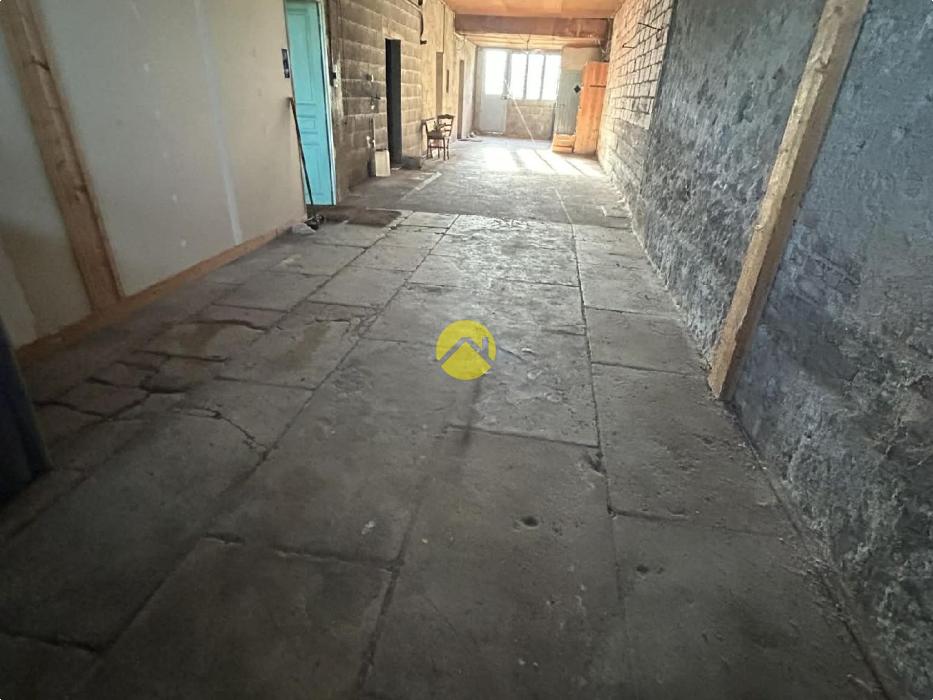 Maison proche du village et terrain