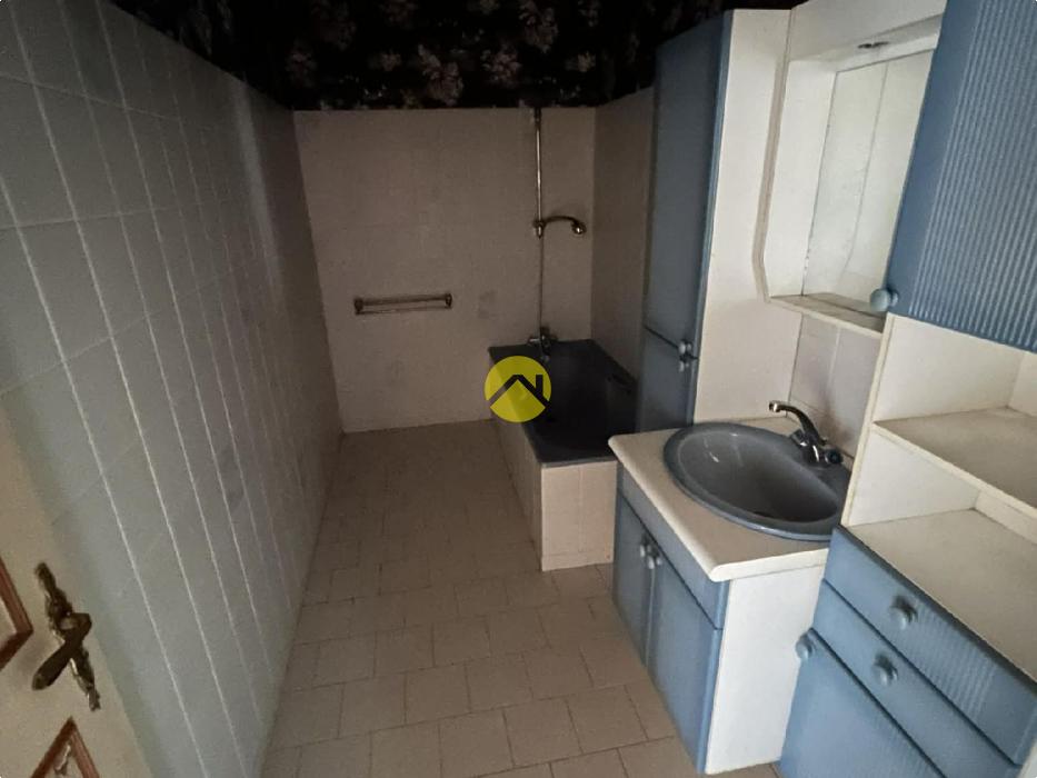 Maison proche du village et terrain