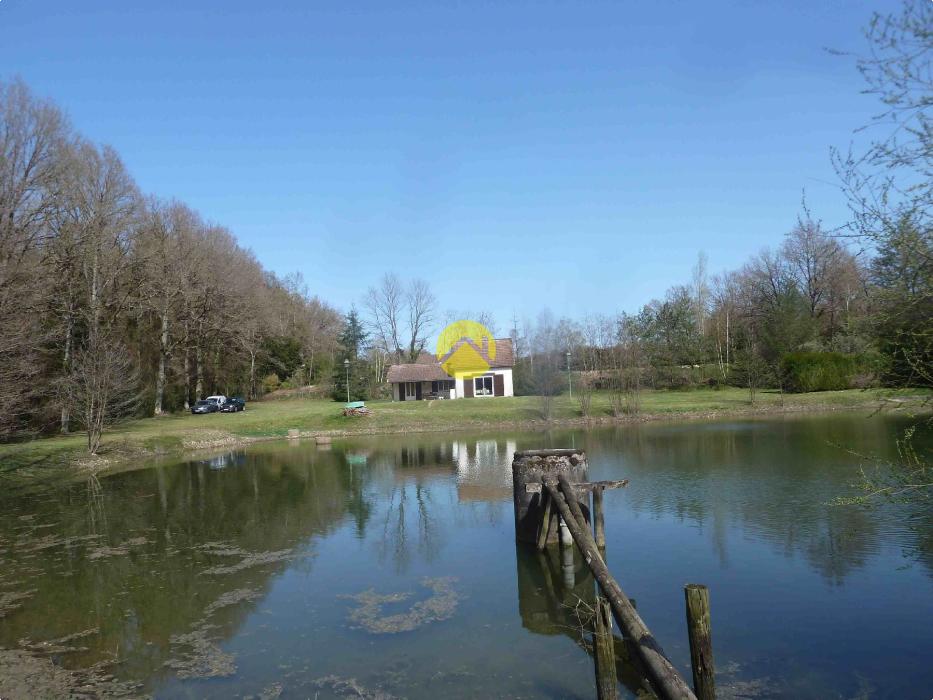 MAISON DE CAMPAGNE  FACE ETANG