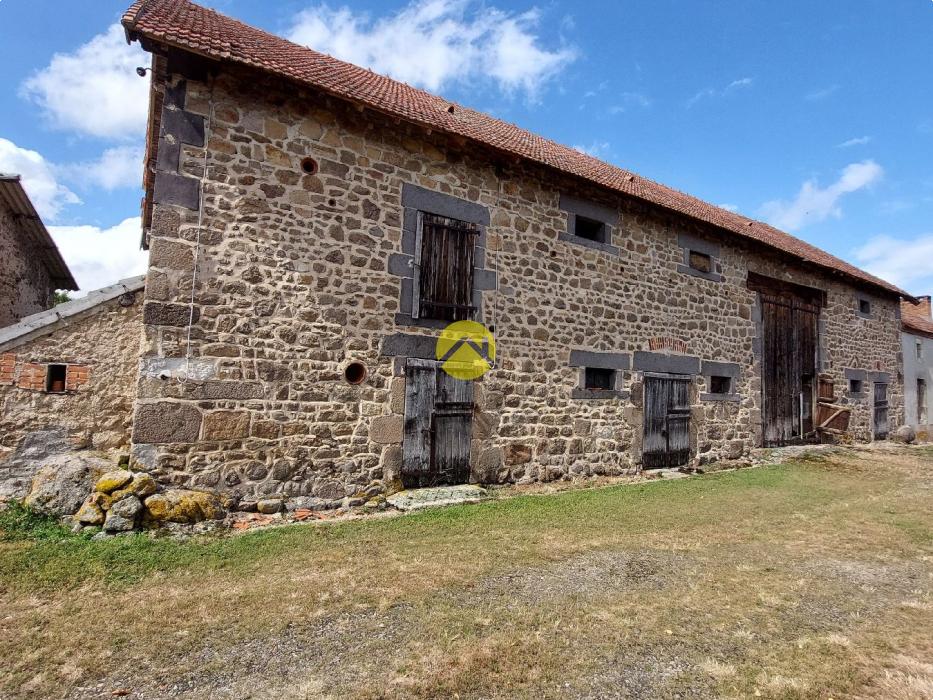 Maison et sa grange en pierre