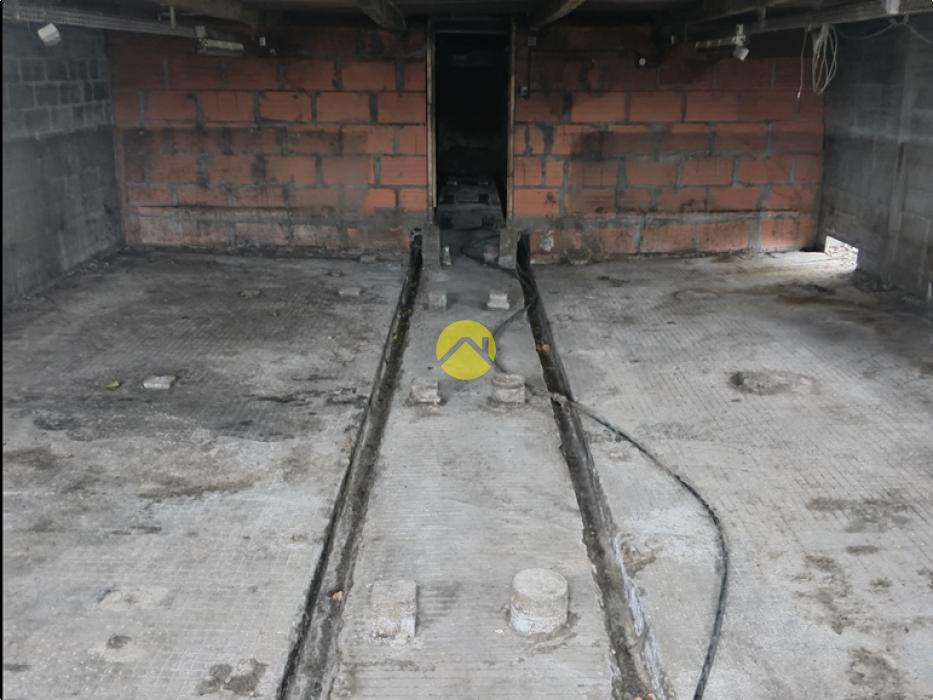 Bâtiments 1360m2  à côté de D1