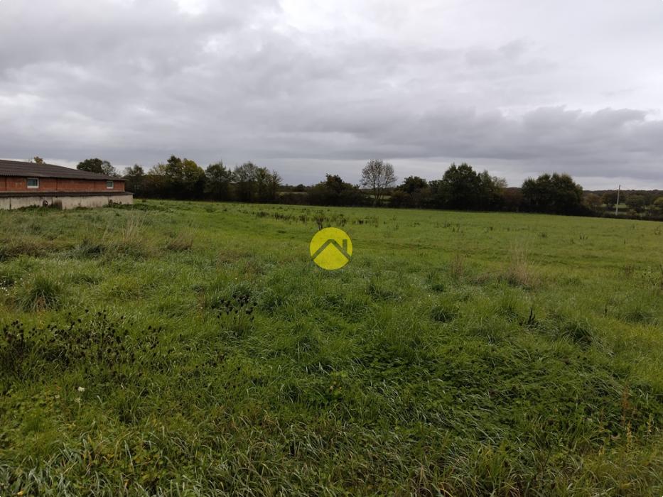 Bâtiments 1360m2  à côté de D1