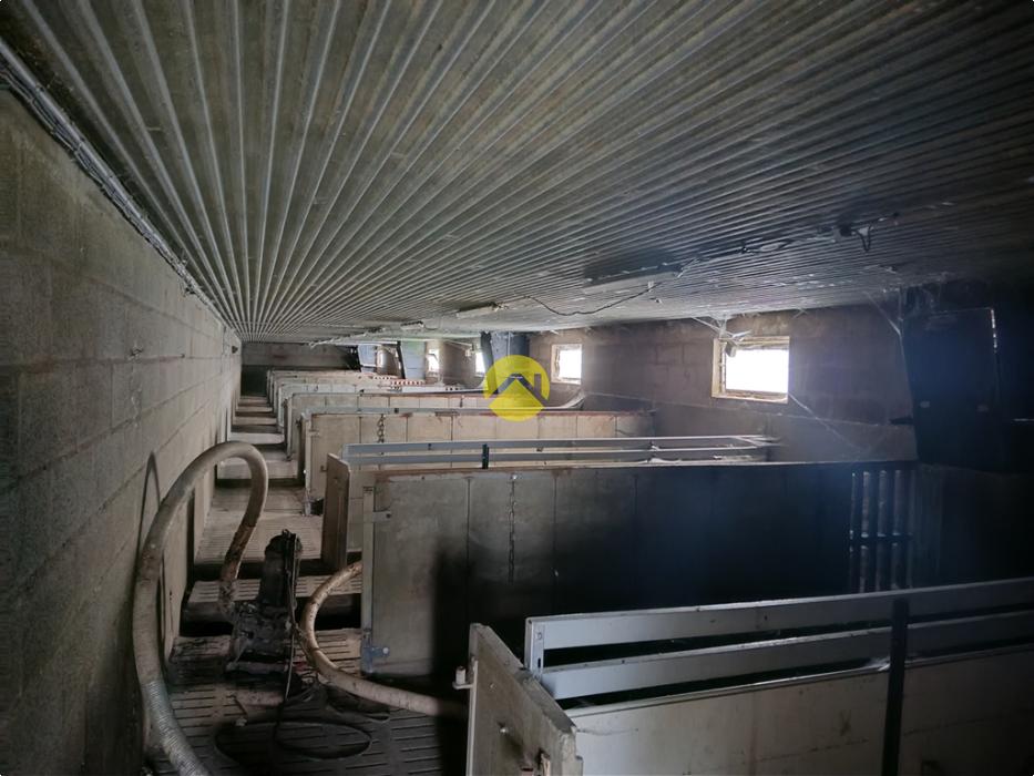 Bâtiments 1360m2  à côté de D1