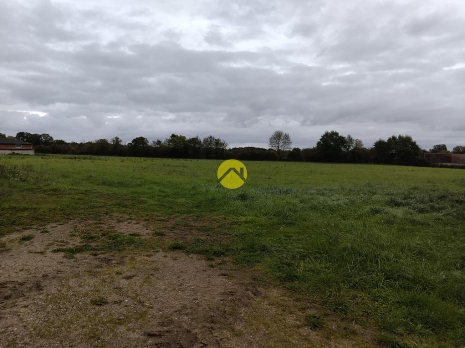 Bâtiments 1360m2  à côté de D1