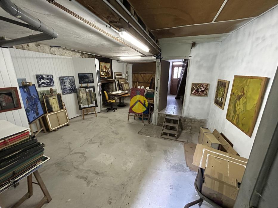 MAISON AVEC GRANGE ET GARAGE