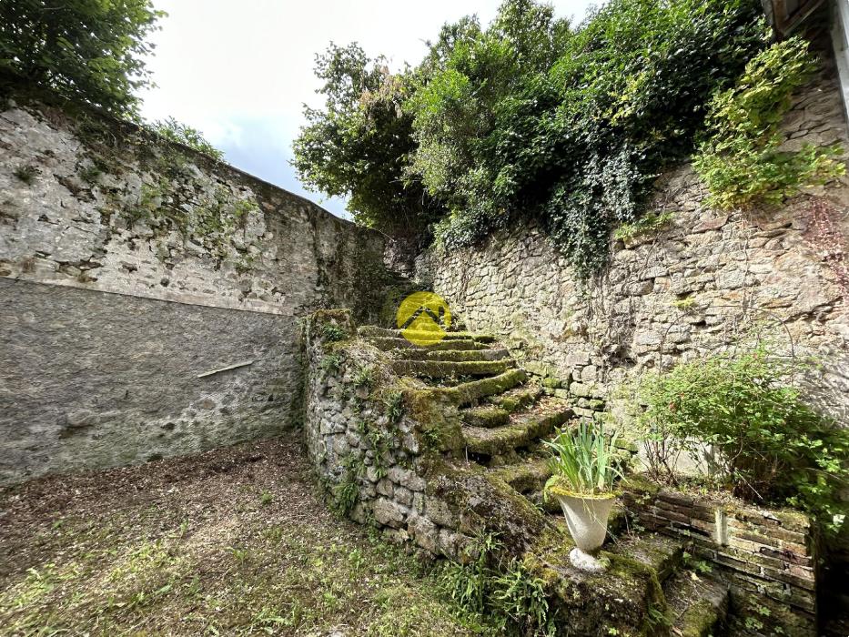 MAISON AVEC GRANGE ET GARAGE