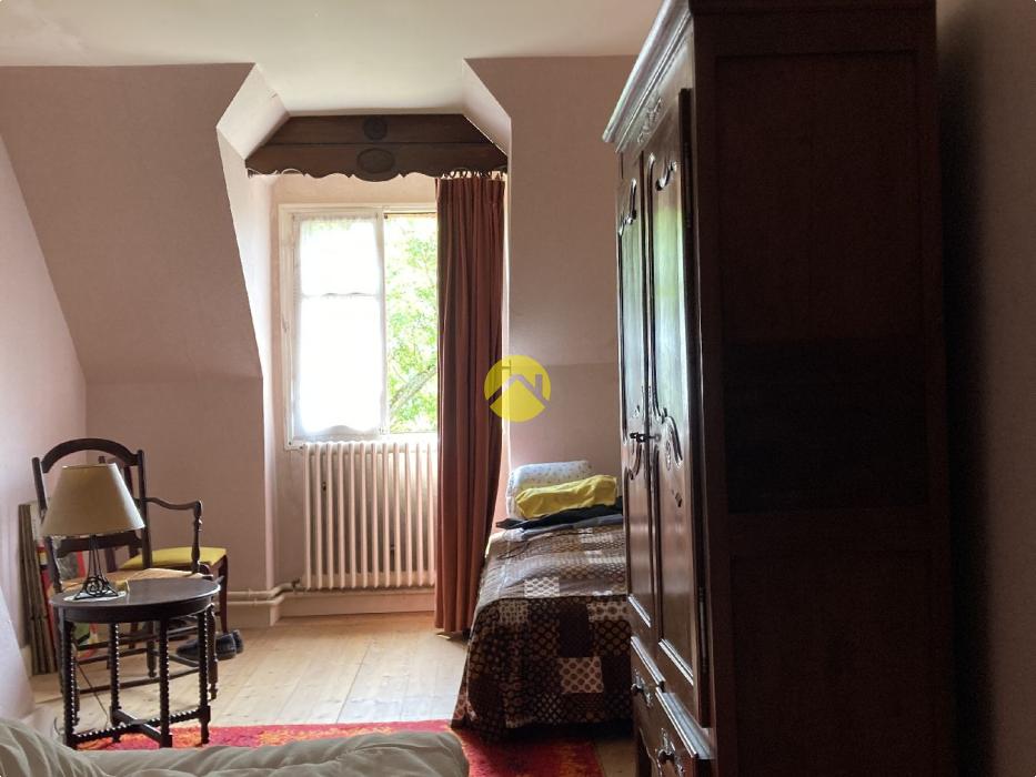 LONGERE  DE 100 m²