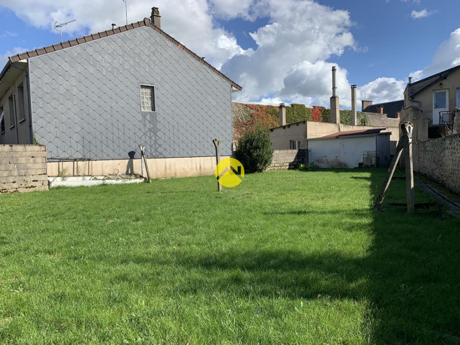 MAISON DE BOURG AVEC JARDIN 