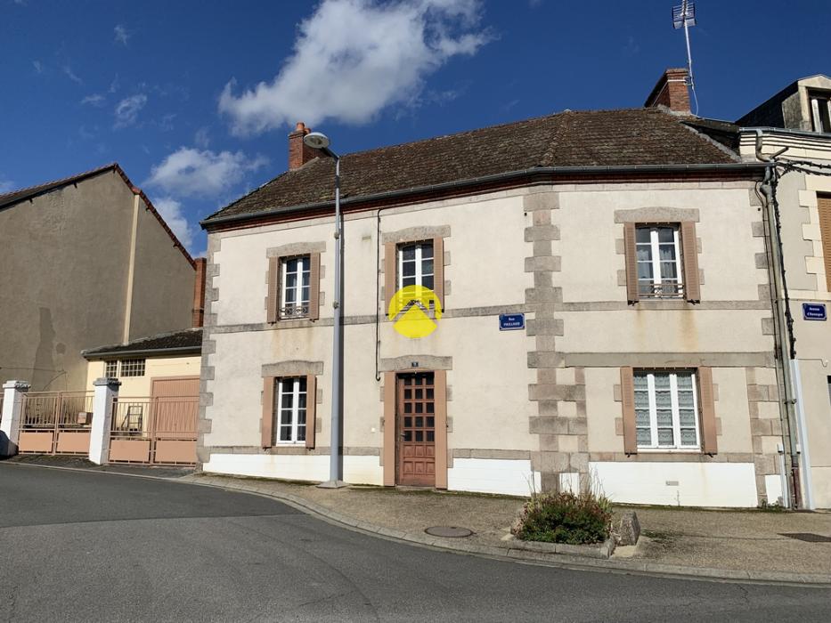 MAISON DE BOURG AVEC JARDIN 