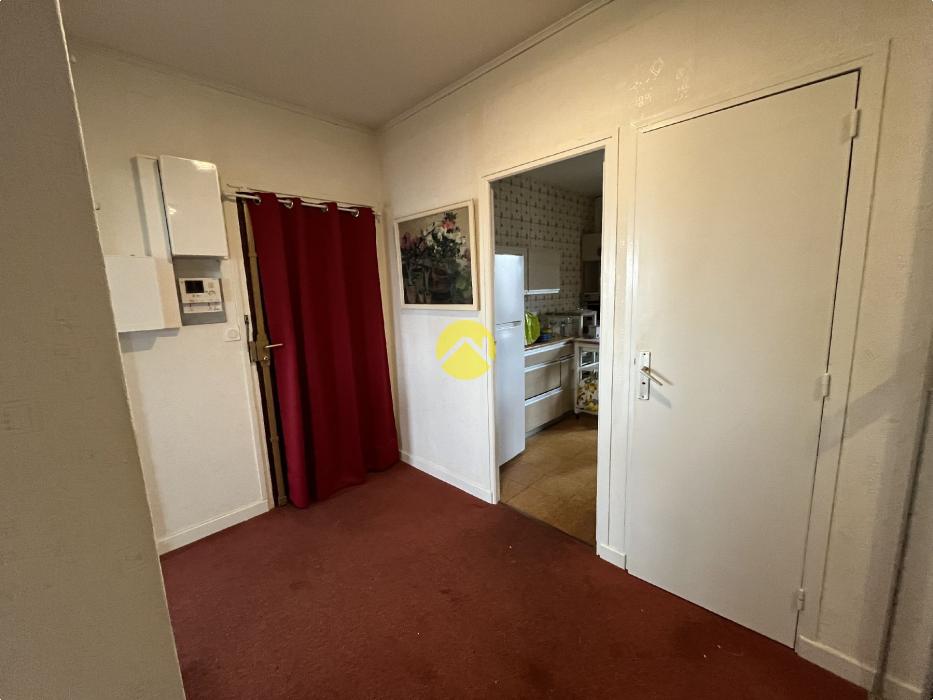 APPARTEMENT AVEC BALCON GARAGE