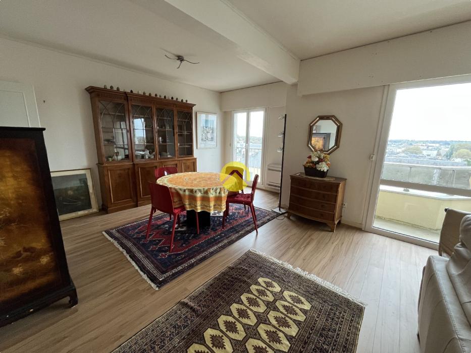 APPARTEMENT AVEC BALCON GARAGE