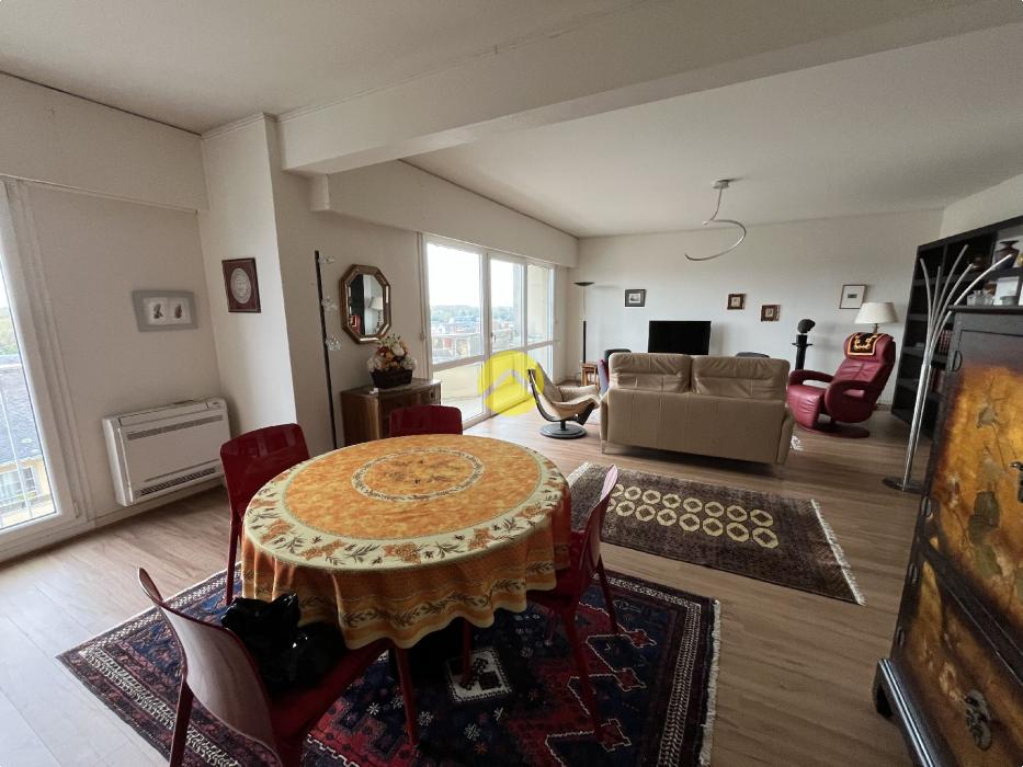 APPARTEMENT AVEC BALCON GARAGE