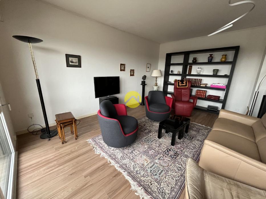 APPARTEMENT AVEC BALCON GARAGE