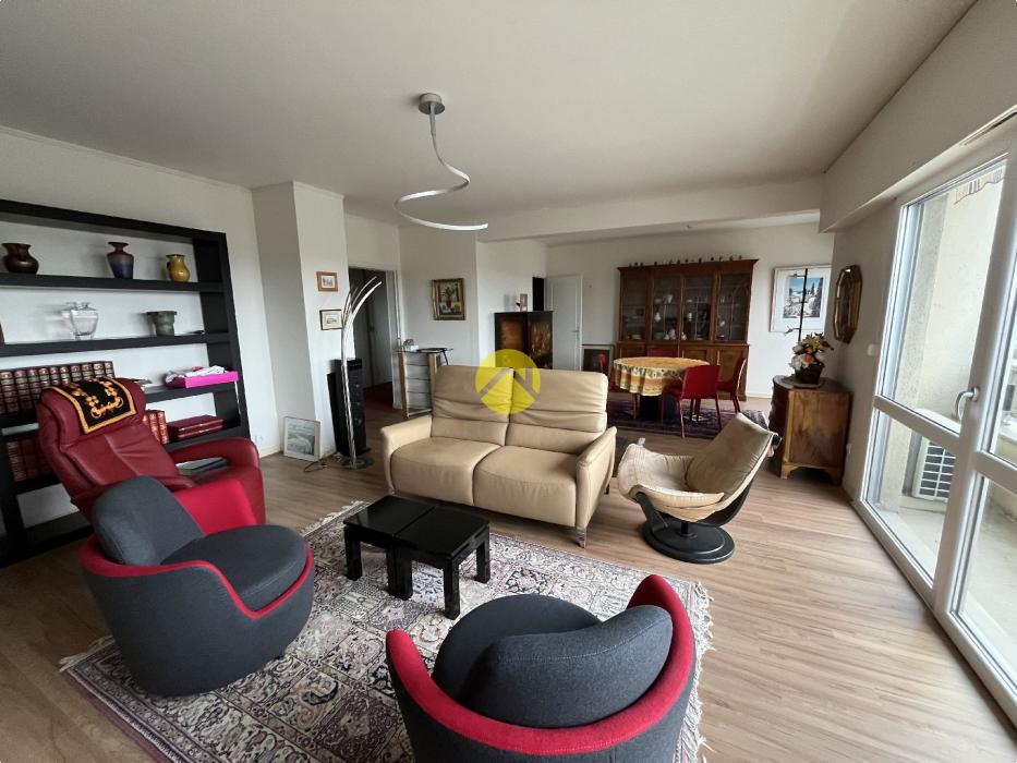 APPARTEMENT AVEC BALCON GARAGE