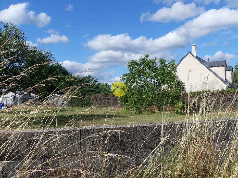 TERRAIN avec grande façade
