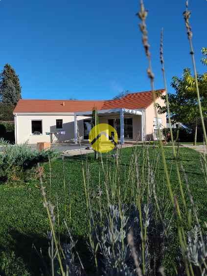 Maison moderne avec piscine