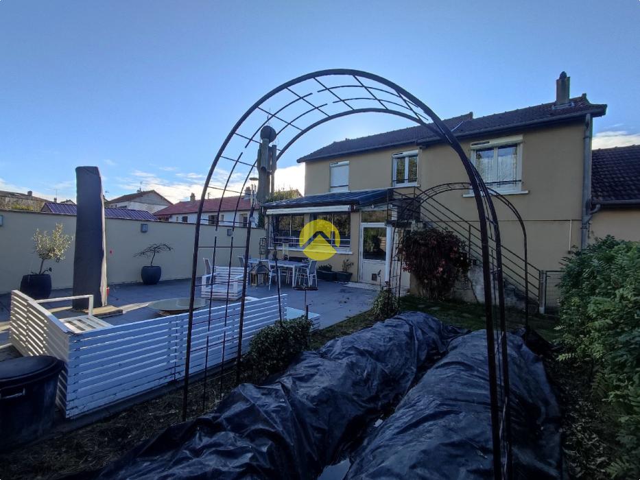 VARENNES-VAUZELLES 180m² 