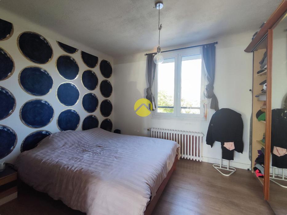 VARENNES-VAUZELLES 180m² 