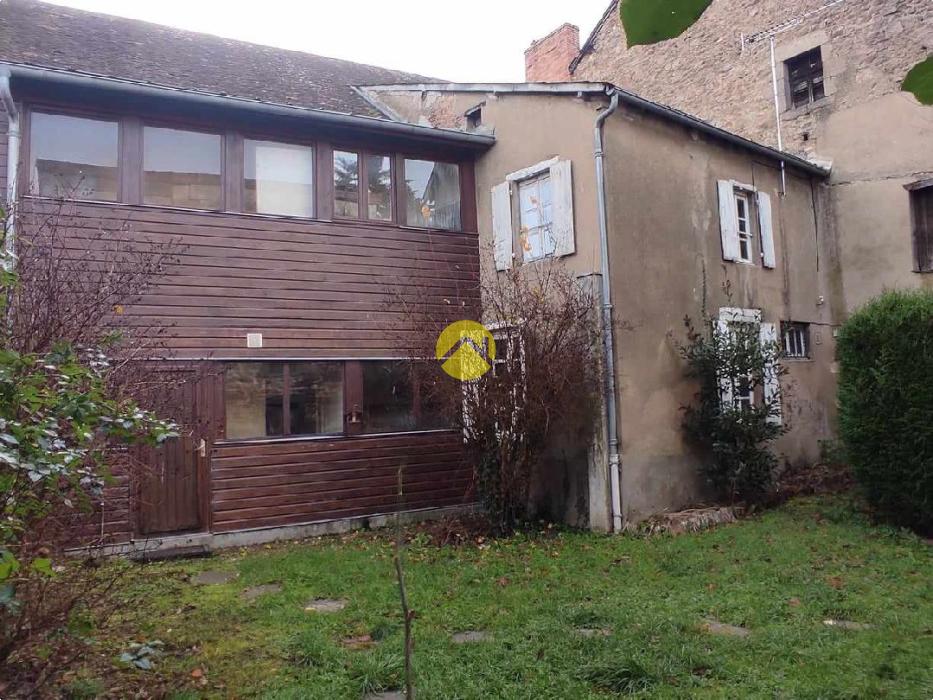 Maison avec garage et jardin