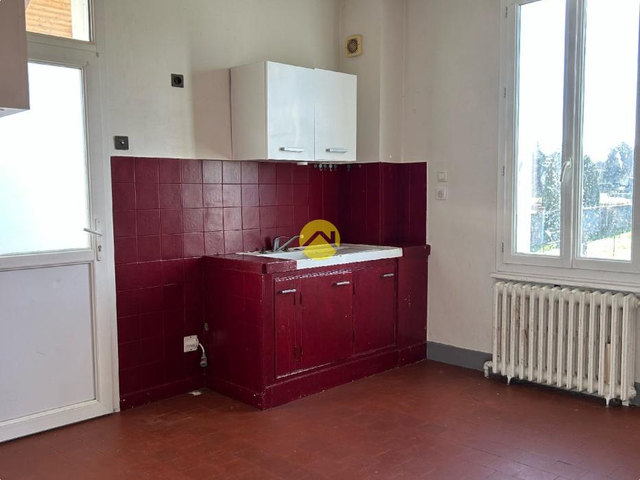 MAISON 3 CHAMBRES TERRAIN 828M²