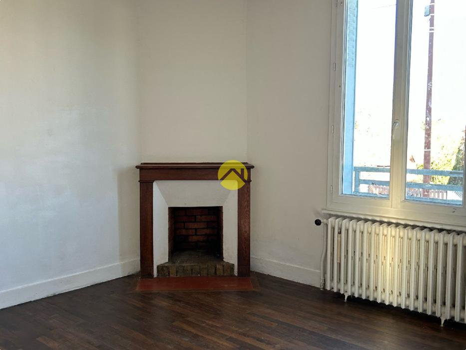 MAISON 3 CHAMBRES TERRAIN 828M²