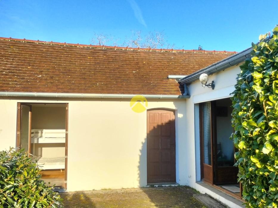 MAISON HABITABLE AVEC JARDIN ET GARAGE