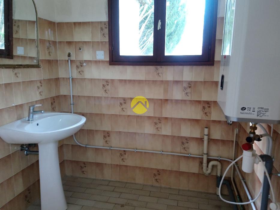 MAISON DE CAMPAGNE DANS UN JOLI VILLAGE
