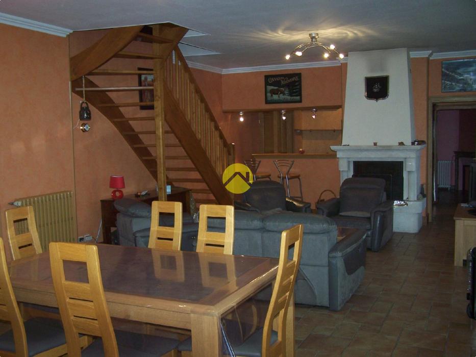 MAISON DE CARACTERE SANS VIS A VIS