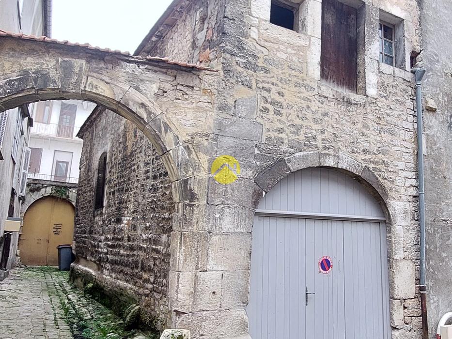 MAISON ET DÉPENDANCES