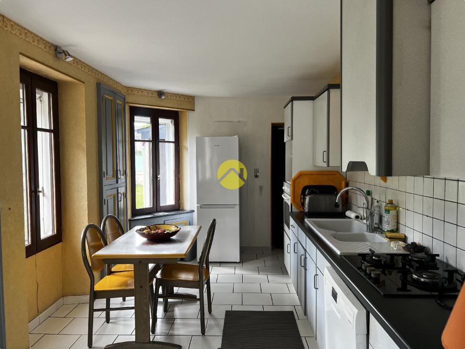  MAISON DE CARACTERE SANS VIS A VIS
