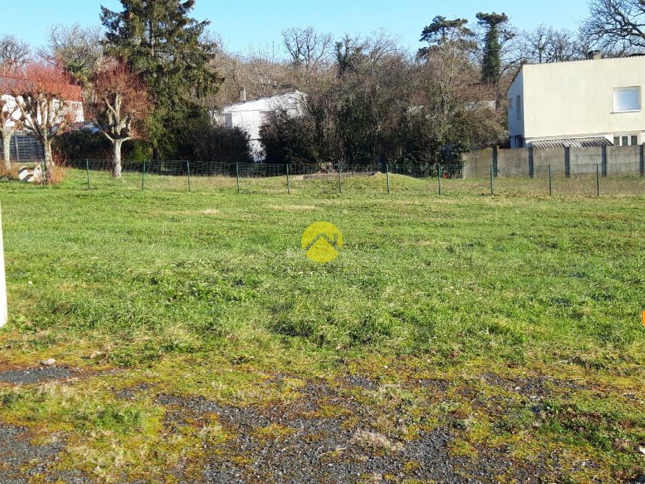 TERRAIN CONSTRUCTIBLE 908 M2