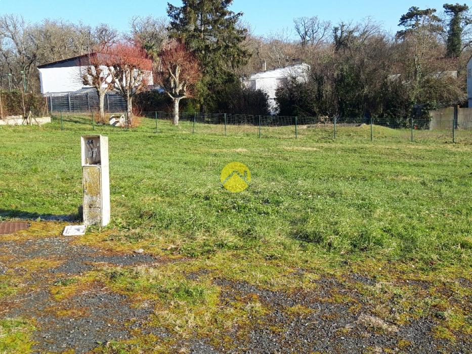 TERRAIN CONSTRUCTIBLE 908 M2