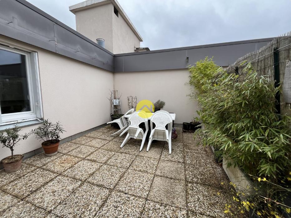 APPARTEMENT AVEC GRANDE TERRASSE