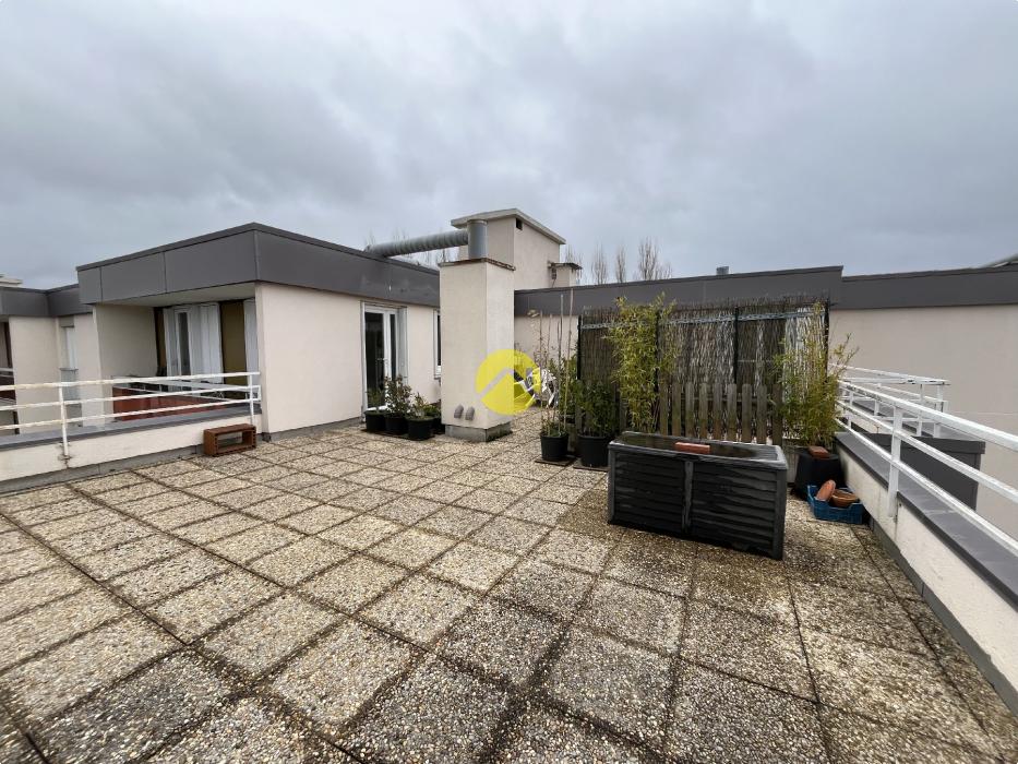 APPARTEMENT AVEC GRANDE TERRASSE