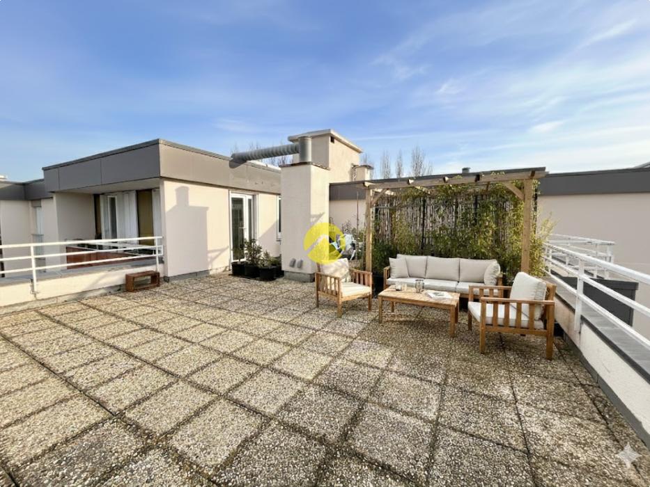 APPARTEMENT AVEC TERRASSE ET PARKING