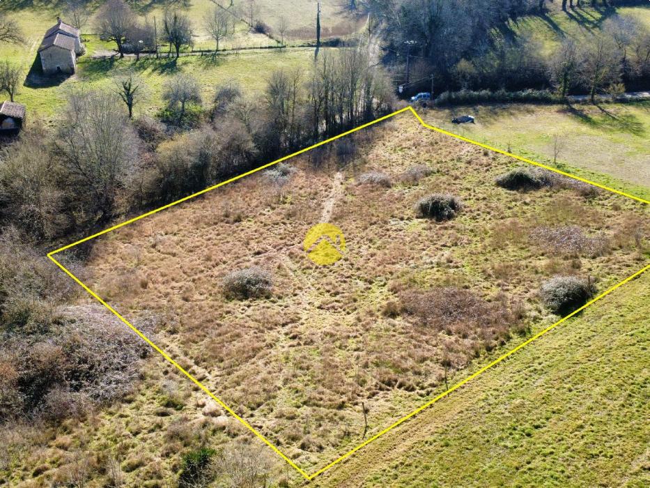 Joli terrain à batir au calme avec un surface de 4055m2