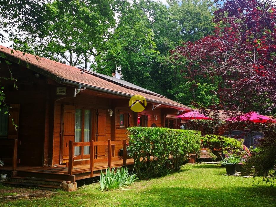 Maison  en bois avec piscine