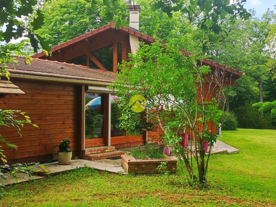 Maison  en bois avec piscine