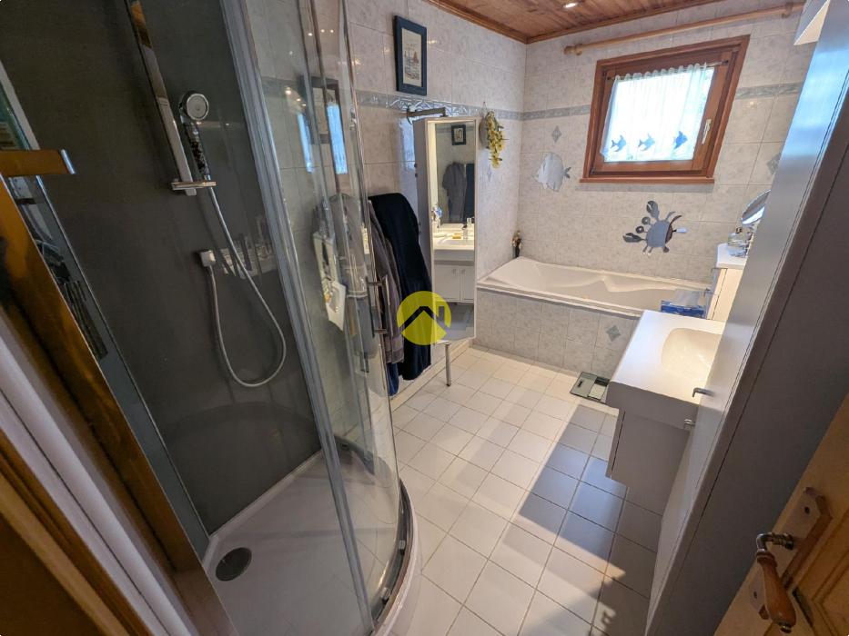Maison  en bois avec piscine