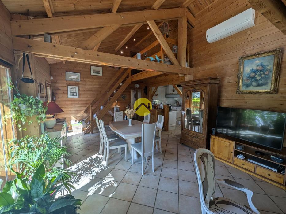 Maison  en bois avec piscine