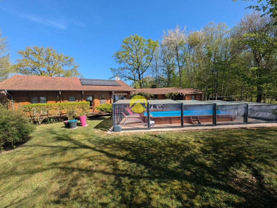 Maison  en bois avec piscine