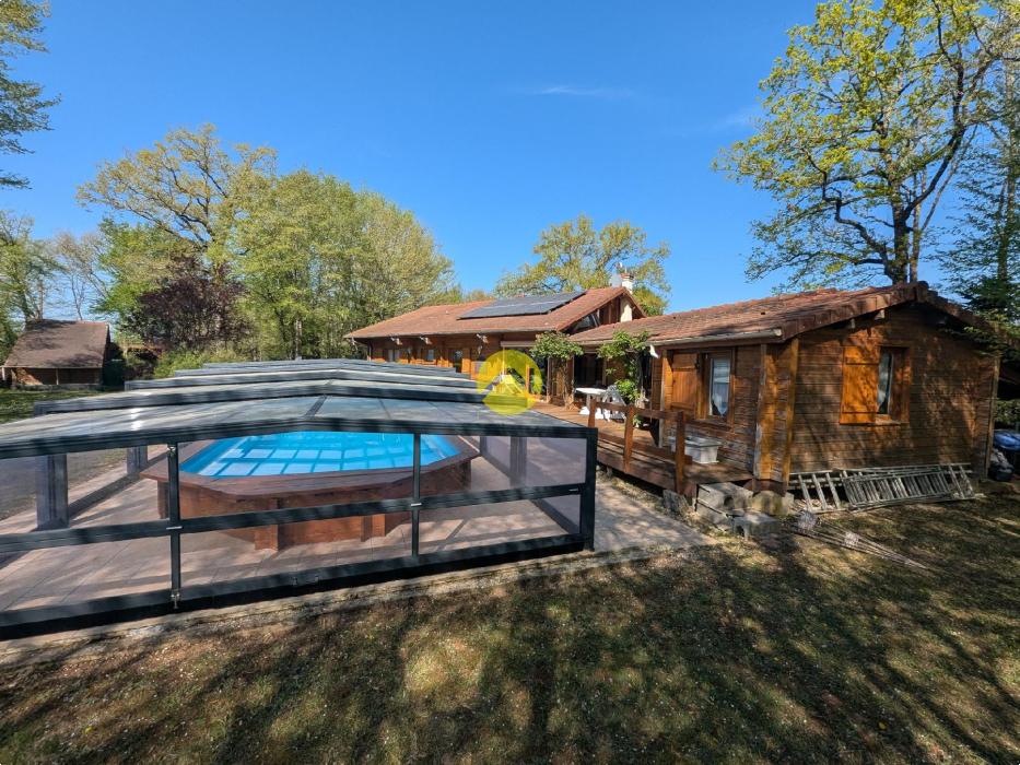 Maison  en bois avec piscine